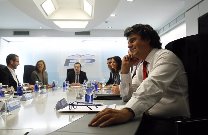 Jorge Moragas con Rajoy y los vicesecretarios del PP 