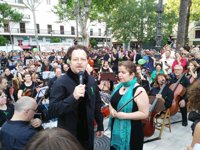 'El Barbero de Sevilla' o 'Las bodas de Fígaro' suenan en la Plaza Nueva  en el concierto reivindicativo de la ROSS