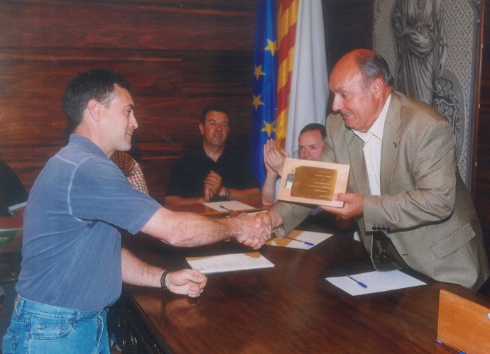 Ramon Llumà,a la derecha, en su último pleno en 2003