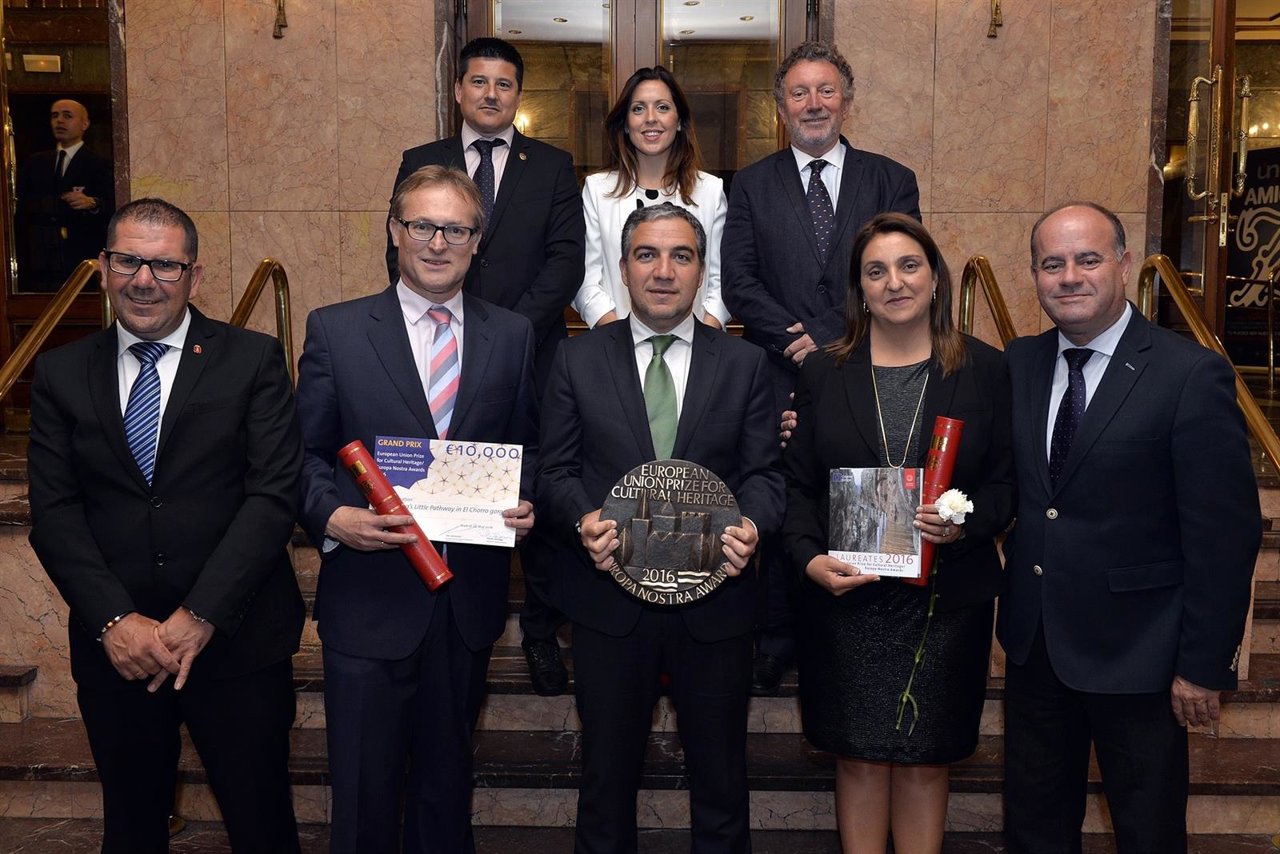 Elías Bendodo recoge premio para Caminito del Rey junto a alcaldes Europa Nostra