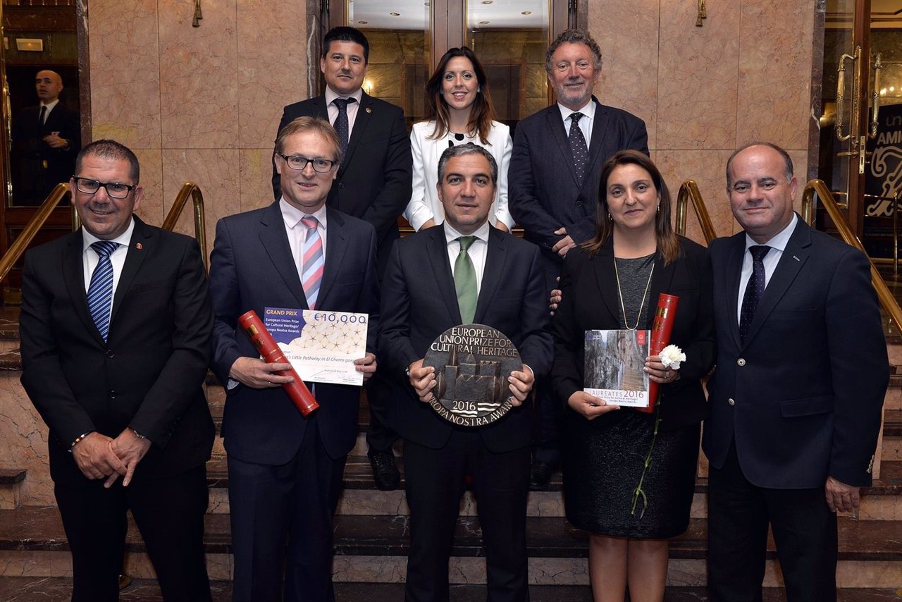 Elías Bendodo recoge premio para Caminito del Rey junto a alcaldes Europa Nostra