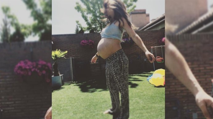 La periodista presume de tripa en su última etapa de embarazo