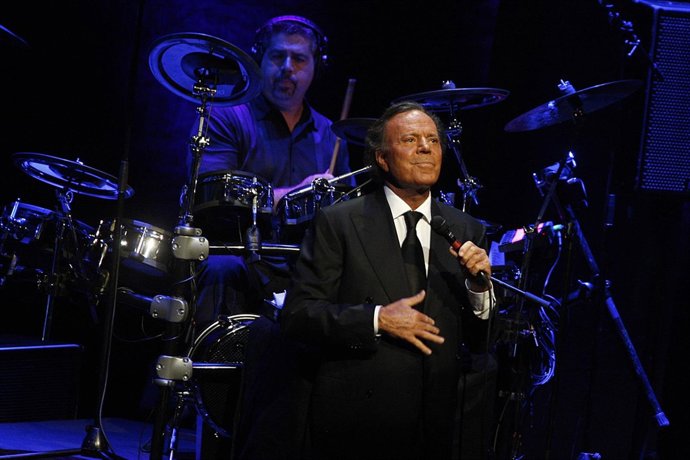 JULIO IGLESIAS 