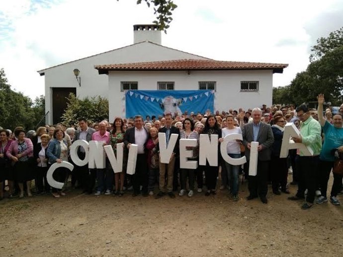 Unos 250 mayores participan en el encuentro