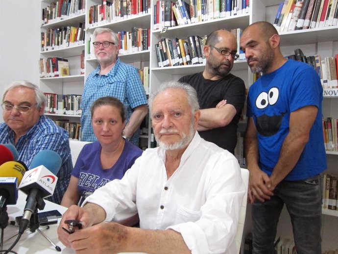 Anguita (en primer plano) en la presentación de las Marchas por la Dignidad