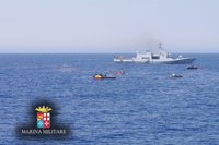 Al menos cinco inmigrantes muertos tras volcar una embarcación frente a Libia