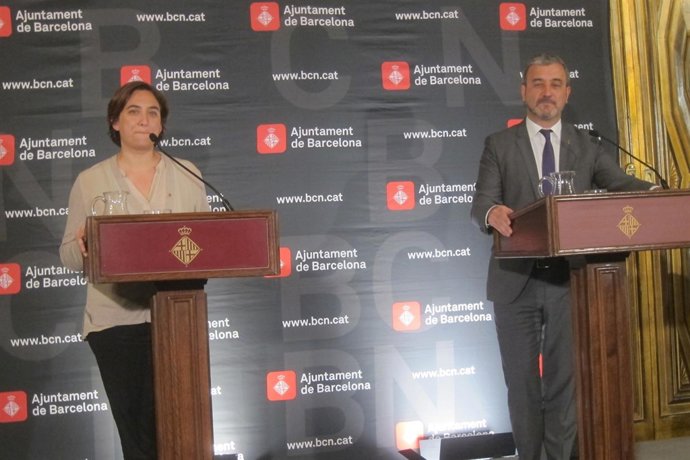Ada Colau y Jaume Collboni rubrican su acuerdo de gobierno 