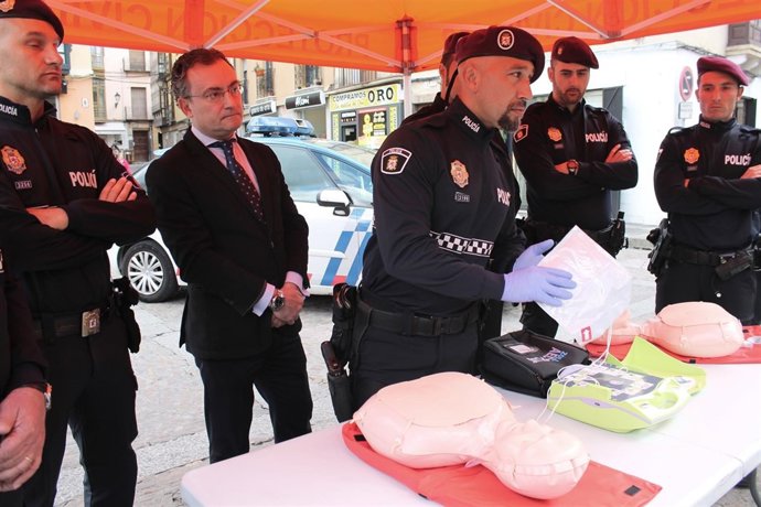 Entrega de los desfibriladores