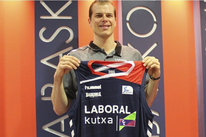 Michael Roll, presentado con Laboral Kutxa Baskonia