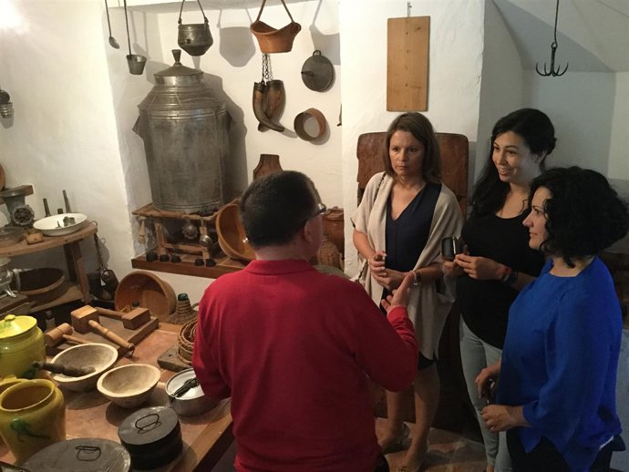Ana Cobo en su visita a Valdepeñas de Jaén