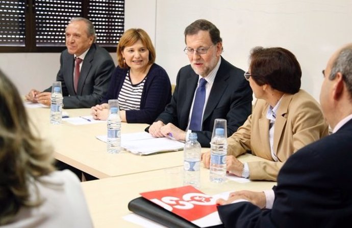 Rajoy y Bonig en una reunón con representantes de la educación concertada