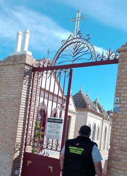 La Guardia Civil en el cementerio municipal de Pozo Estrecho