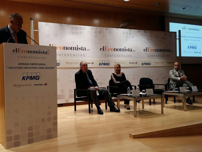 Marta Gastón en unas jornadas de El Economista, en Zaragoza