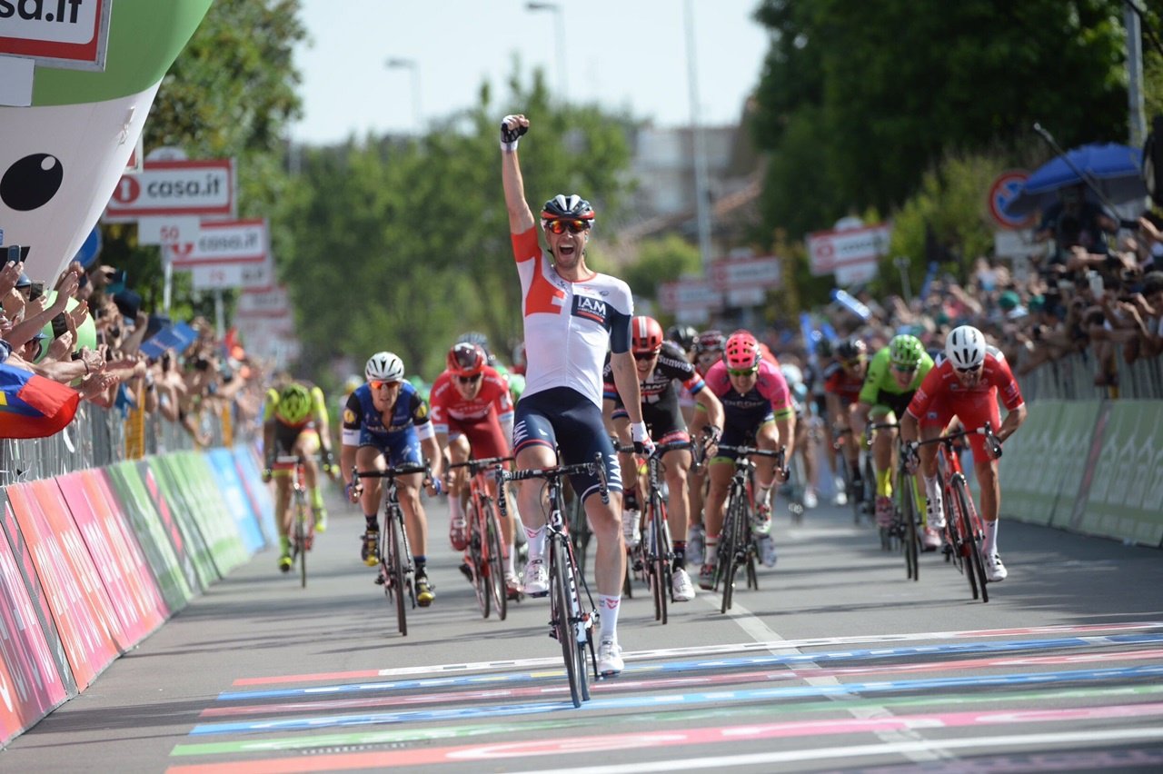 Roger Kluge (IAM Cycling) gana la decimoséptima etapa del Giro