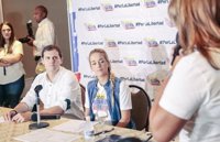 Un emocionado Rivera escucha los testimonios de familiares de venezolanos represaliados: "Hay una crisis de humanidad"