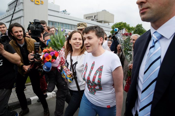 La piloto militar Nadezhda Savchenko, en su regreso a Kiev