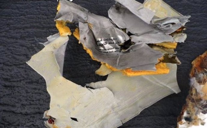 Restos del avión de Egyptair estrellado en Egipto