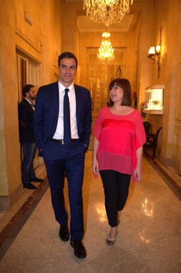 La presidenta de Baleares, Francina Armengol, con Pedro Sánchez