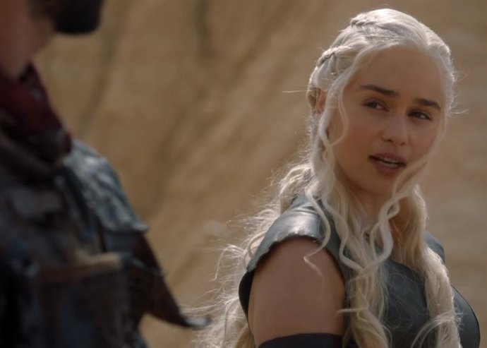Emilia Clarke es Daenerys Targaryen en Juego de tronos