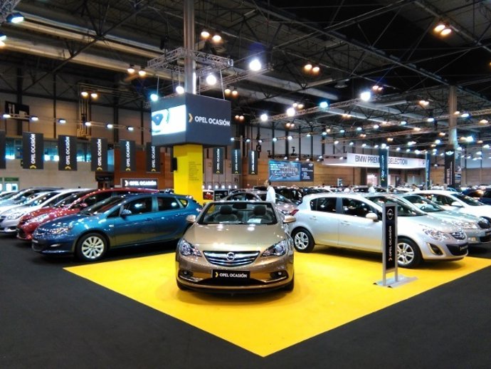 Stand de Opel en el Salón del Vehículo de Ocasión de Madrid