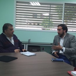 Moraga en una reunión con Acoprober