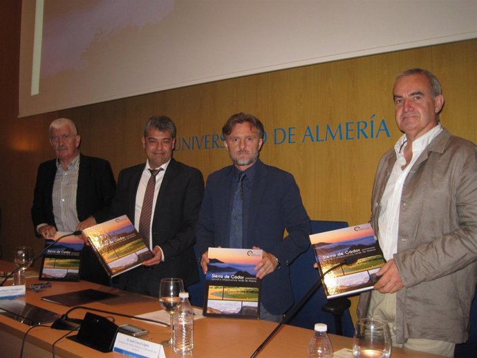 José Fiscal en la presentación de un libro en Almería
