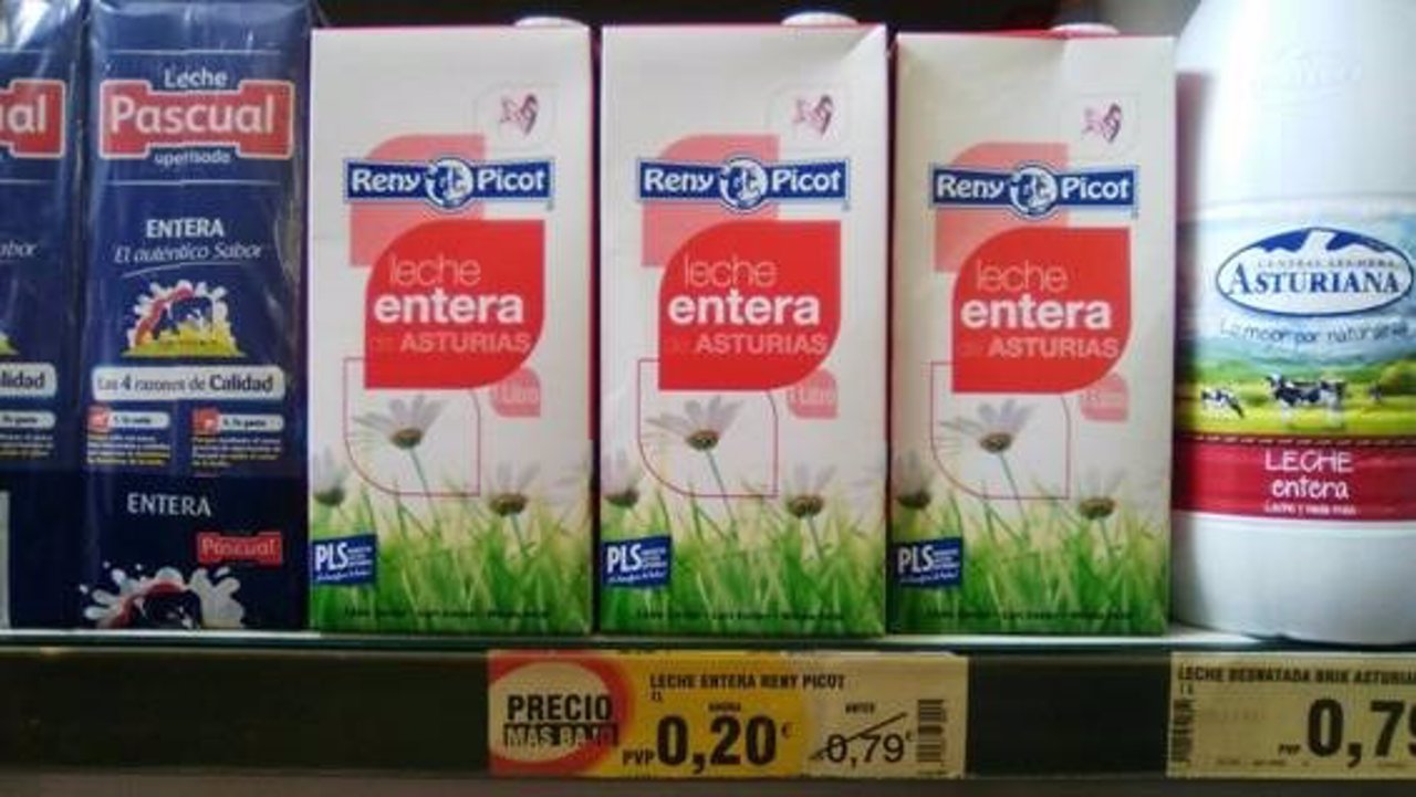 Unións Agrarias denuncia ofertas de leche a 20 céntimos en supermercados