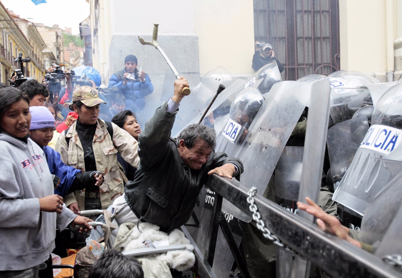 La policía boliviana interviere una manifestación de personas discapacitadas