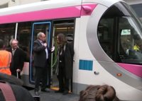 Ozzy Osbourne inaugura un tranvía con su nombre en su Birmingham natal