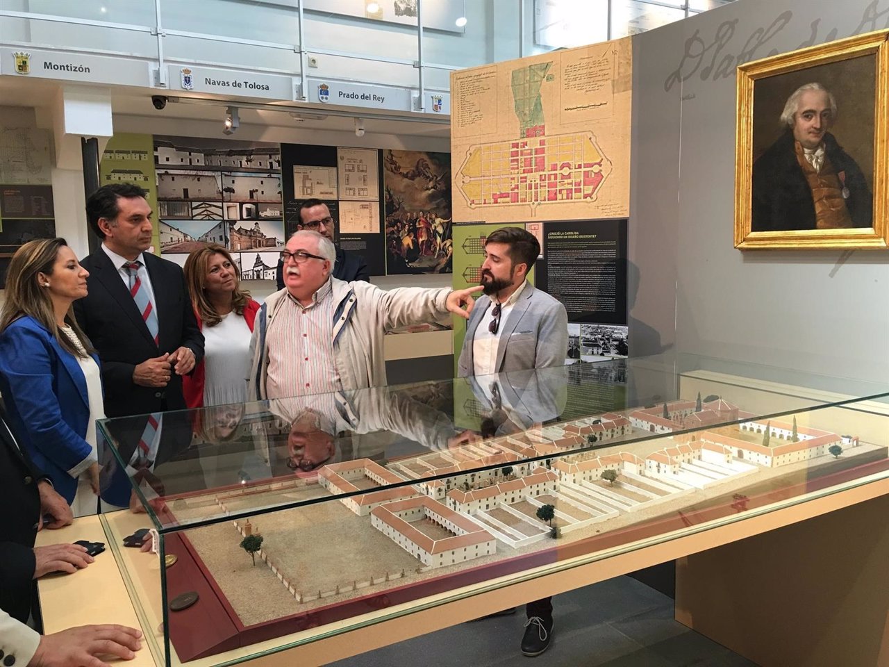 Fernández visita el Museo Arqueológico de La Carolina.