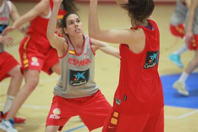    La Jugadora De La Selección Española De Baloncesto Anna Cruz
