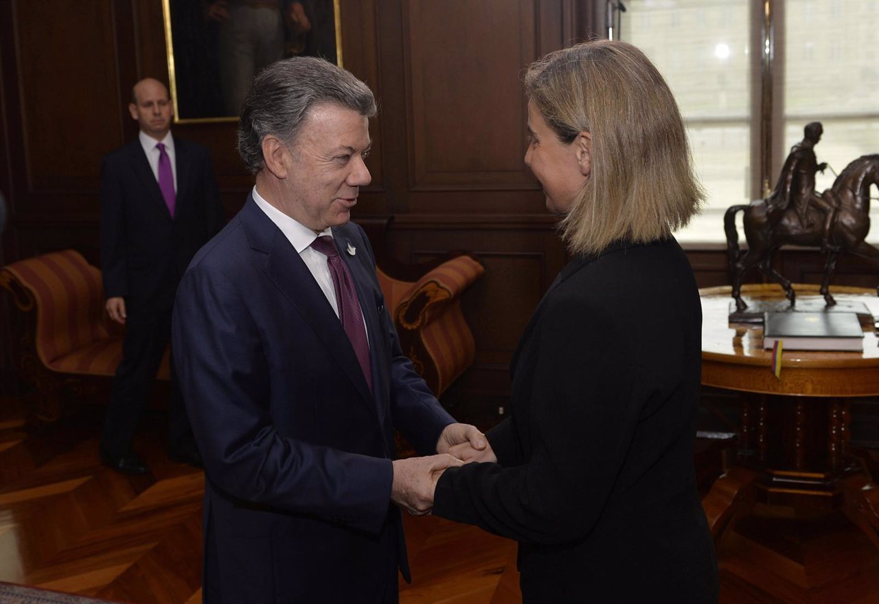 El presidente de Colombia, Juan Manuel Santos, y la Federica Mogherini