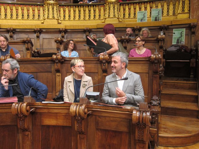 Jaume Collboni y Carmen Andrés (PSC) en el pleno del Ayuntamiento