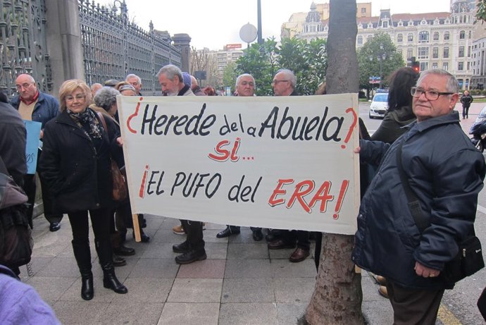 Integrantes de la plataforma de afectados por el ERA. 