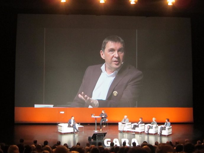 Debate organizado por Gara con Arnaldo Otegi.
