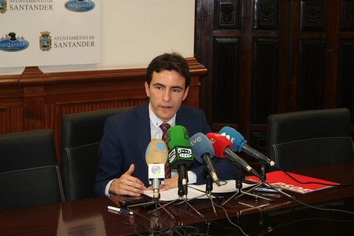 Pedro Casares en rueda de prensa