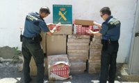 Decomisadas casi 10.000 cajetillas de tabaco de contrabando en la A-92, en Loja