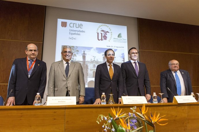  Antonio Ramírez De Arellano Con Los Rectores En La Sectorial De I+D+I