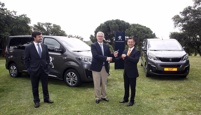 Entrega de quince unidades del Peugeot Traveller a Sixt