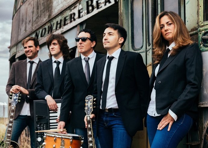 The Beatles por Nowhere Beat actua durante el primer festival familar españa