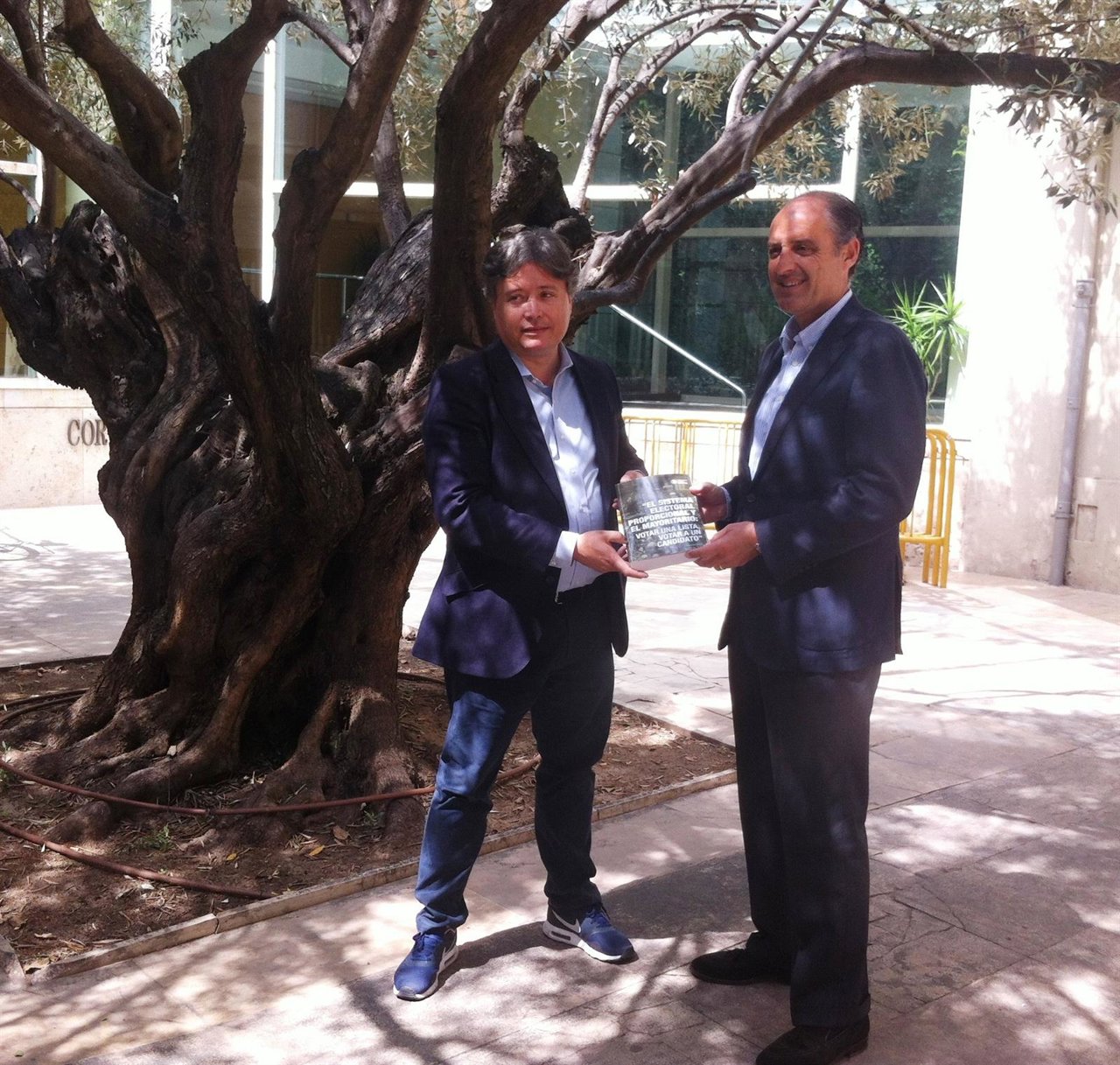 Camps entrega su tesis para que la tenga el Consell de Transparencia