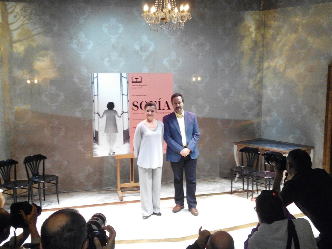 El director Ignacio García May y la actriz Victoria Salvador