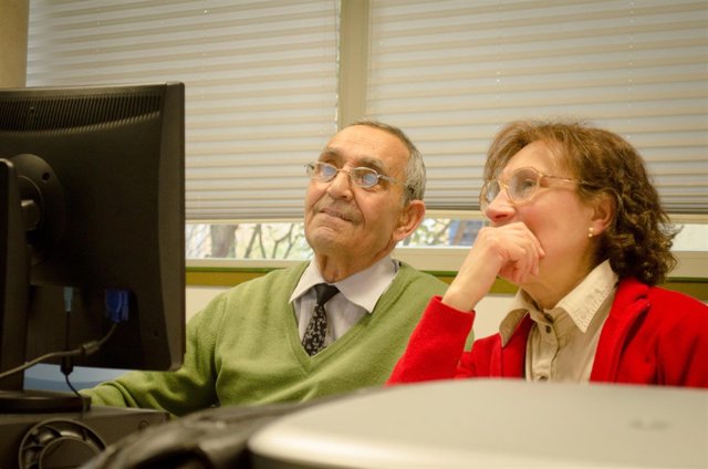 Personas mayores, centro de mayores, jubilados, jubilado, jubilación