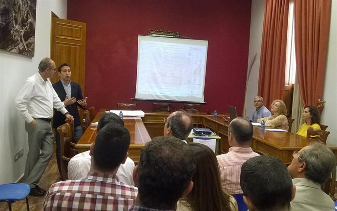 El Salón de Pleno de Sorbas se ha llenado con el Encuentro Municipal.