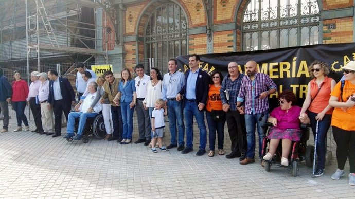 El alcalde de Almería, en el abrazo a la estación