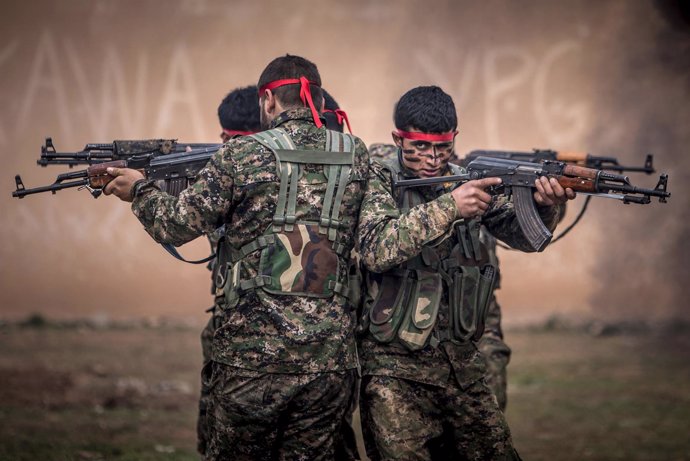 Milicianos kurdos de las Unidades de Protección Popular (YPG)