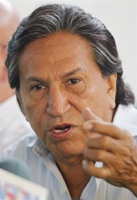 Alejandro Toledo urge a la "democratización" de América Latina