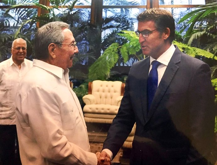 Alberto Núñez Feijóo y Raúl Castro 