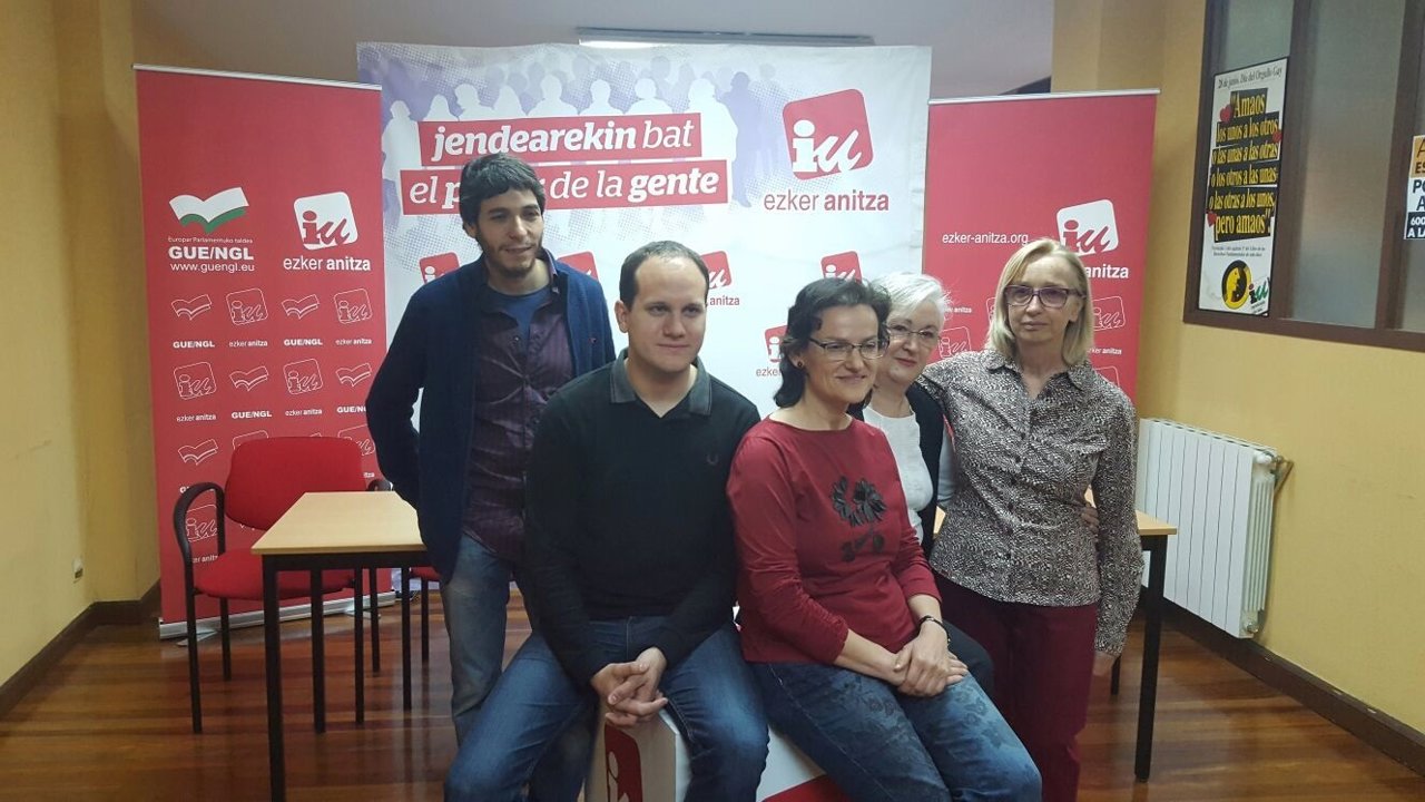Isabel Salud, con candidatos de Ezker Anitza-IU
