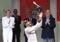 Hamilton reina bajo la lluvia en Mónaco y Alonso termina quinto